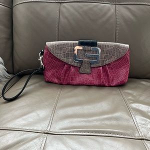 Guess clutch. In excellent condition!